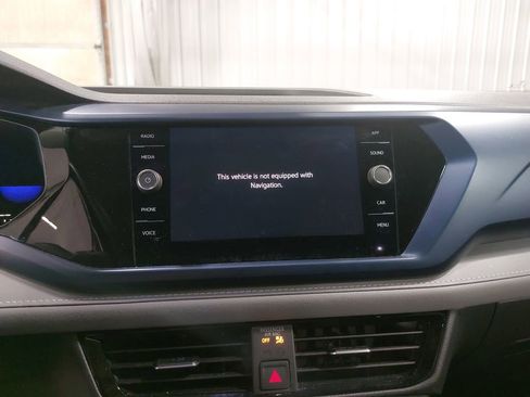 Used 2023 Volkswagen Taos SE w/ Panoramic Sunroof Package AWD/4WD image 23