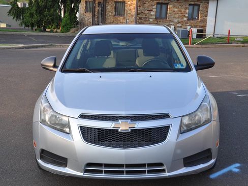 Used 2012 Chevrolet Cruze LS FWD image 4