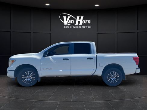 Used 2022 Nissan Titan SV AWD/4WD image 4