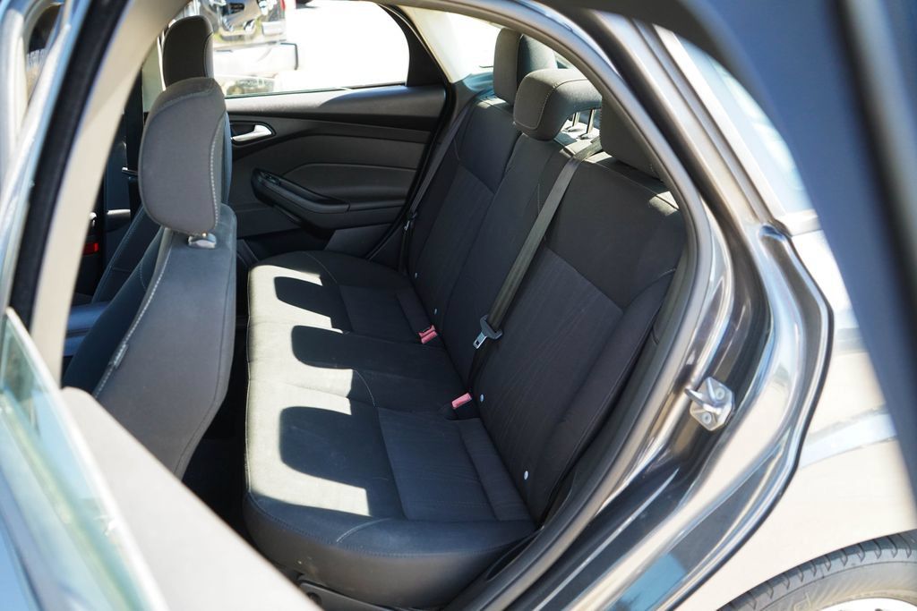 Used 2018 Ford Focus SE FWD image 9
