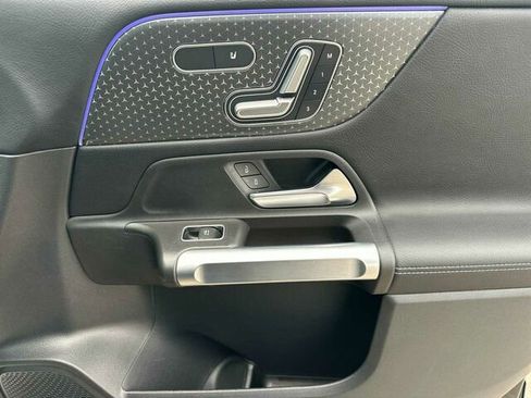 Used 2025 Mercedes-Benz GLB 250 image 22