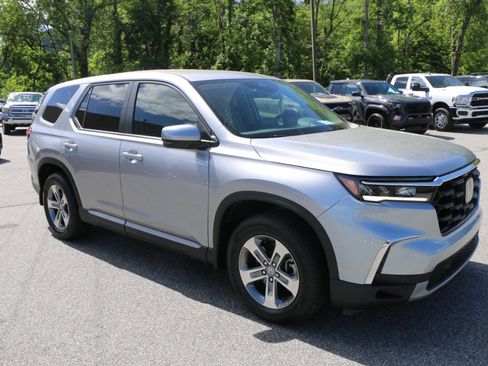 Used 2025 Honda Pilot EX-L image 10