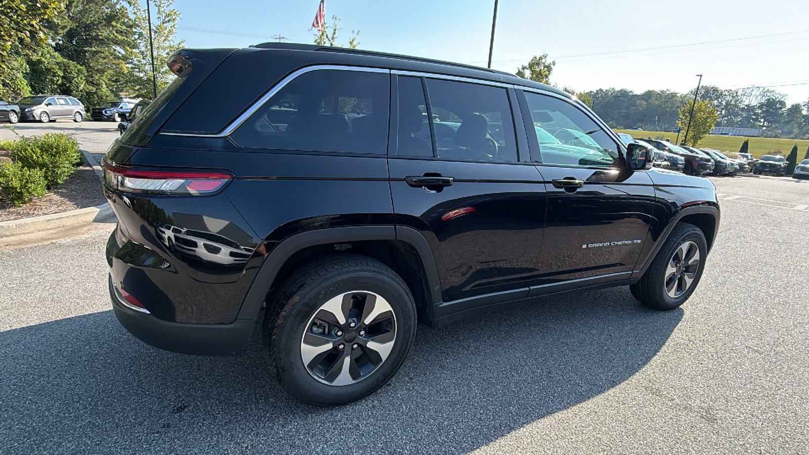 Used 2024 Jeep Grand Cherokee Limited 4xe AWD/4WD image 8