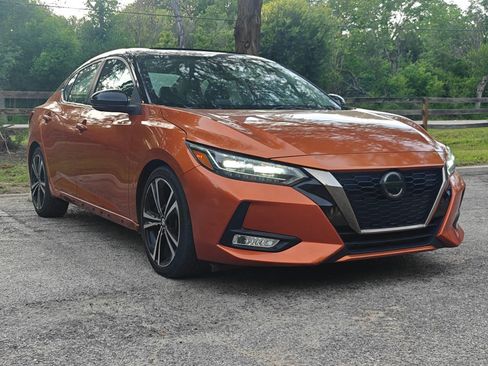 Used 2020 Nissan Sentra SR w/ Premium Package FWD image 2