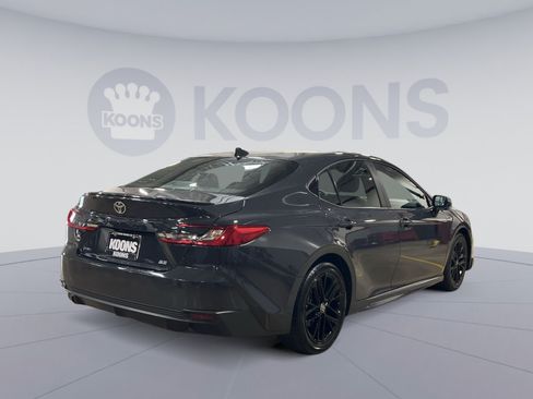 Used 2025 Toyota Camry SE FWD image 7