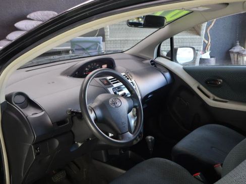 Used 2007 Toyota Yaris 2-Door Hatchback image 12