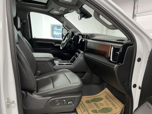 Used 2024 GMC Sierra 3500 Denali image 57