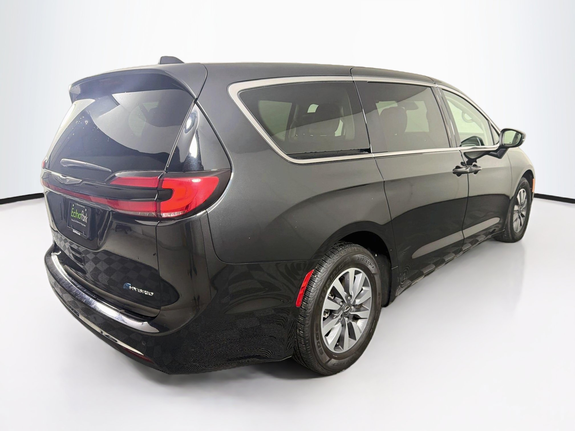 Used 2023 Chrysler Pacifica Touring-L FWD image 9