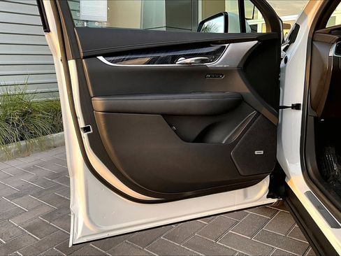 Used 2023 Cadillac XT6 Premium Luxury image 23
