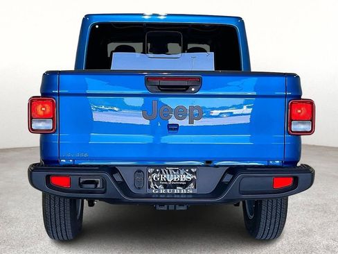 New 2025 Jeep Gladiator Sport image 5