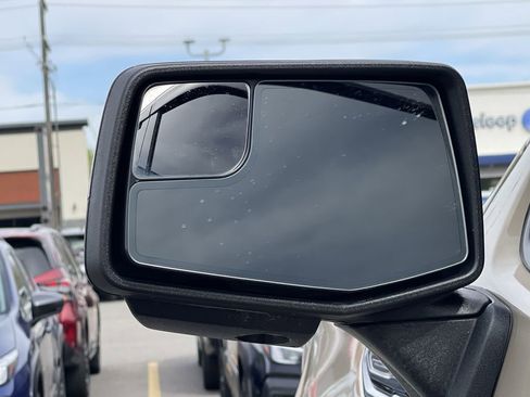 Used 2022 GMC Sierra 1500 AT4 AWD/4WD image 17
