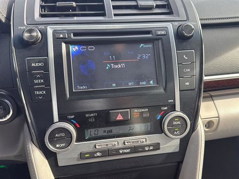 Used 2013 Toyota Camry XLE w/ Leather Pkg image 12