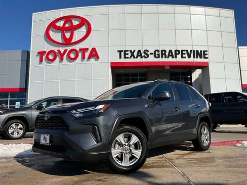 Used 2025 Toyota RAV4 XLE image 2