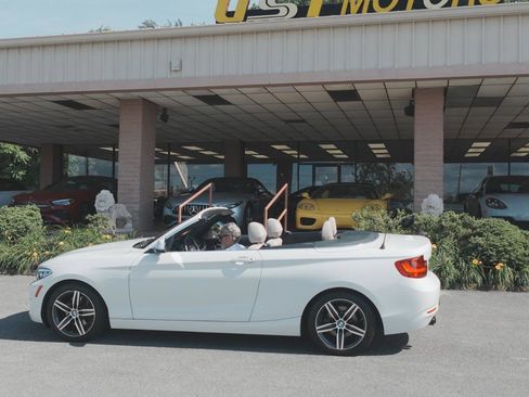 Used 2017 BMW 230i Convertible RWD image 7
