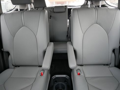 Used 2022 Toyota Highlander Limited image 13