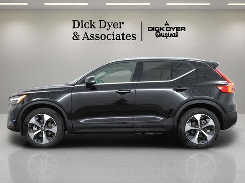 Used 2024 Volvo XC40 B5 Plus AWD/4WD image 15