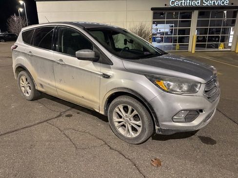 Used 2017 Ford Escape SE w/ SE Cold Weather Package image 2