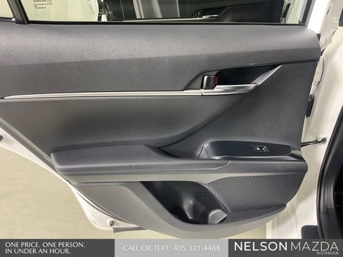 Used 2019 Toyota Camry SE FWD image 19