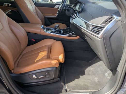 Used 2022 BMW X7 xDrive40i w/ M Sport Package AWD/4WD image 24