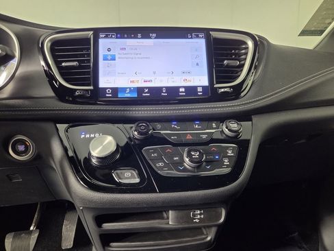 New 2026 Chrysler Pacifica Select FWD image 20