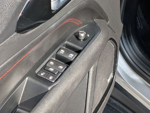 Used 2022 Jeep Compass Trailhawk w/ Sun and Sound Group AWD/4WD image 17