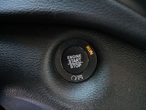 Used 2021 Jeep Cherokee Latitude Lux w/ Comfort/Convenience Group image 28