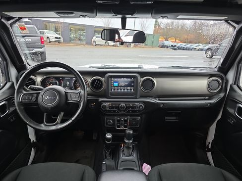 Used 2021 Jeep Gladiator Sport image 18