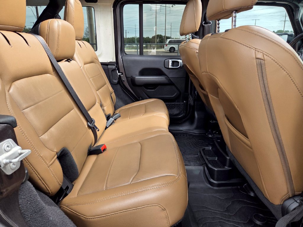 Used 2020 Jeep Wrangler Unlimited Sahara AWD/4WD image 14