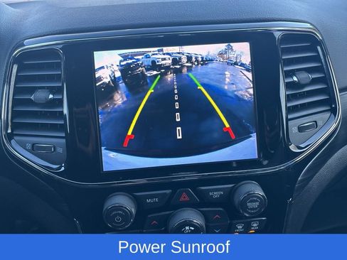 Used 2019 Jeep Grand Cherokee Altitude image 10