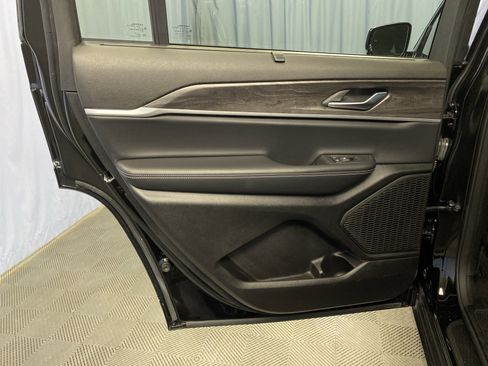 Certified 2024 Jeep Grand Cherokee L Limited w/ Luxury Tech Group II image 23