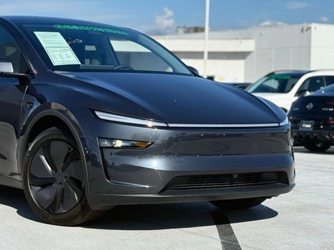 Used 2026 Tesla Model Y Long Range image 4