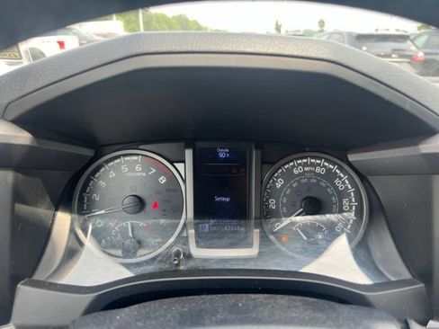 Used 2017 Toyota Tacoma SR5 AWD/4WD image 15