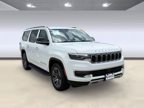 Used 2024 Jeep Wagoneer L Series II w/ Flexible Seating Group RWD image 7