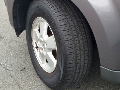 Used 2010 Ford Escape XLT image 17