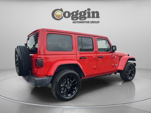 Used 2024 Jeep Wrangler Sahara image 7