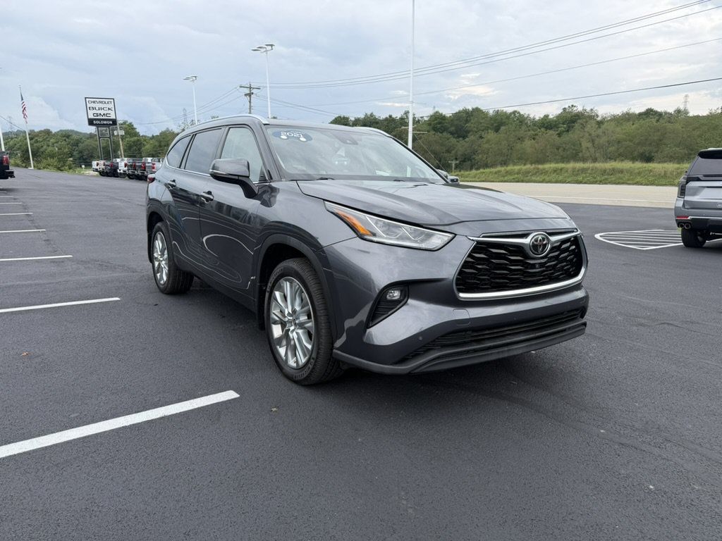 Used 2021 Toyota Highlander Limited AWD/4WD image 8