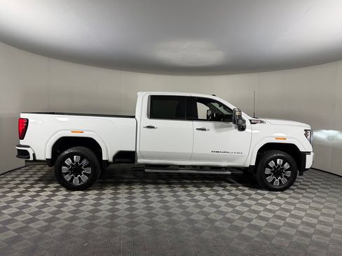 Used 2024 GMC Sierra 2500 Denali AWD/4WD image 3