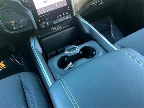 New 2026 RAM 2500 Big Horn AWD/4WD image 8