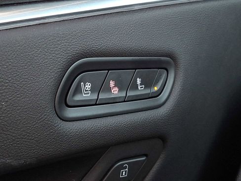 Used 2022 Cadillac Escalade Premium Luxury image 24