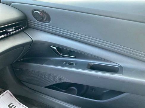 Used 2025 Hyundai Elantra Limited FWD image 18
