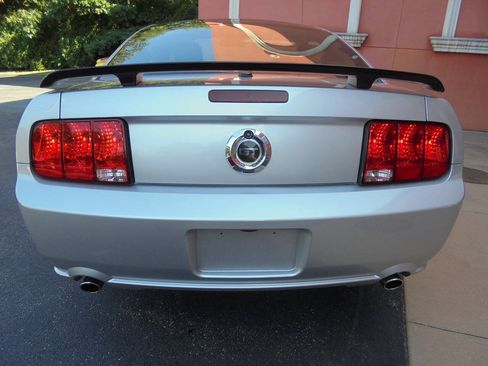 Used 2009 Ford Mustang GT RWD image 28