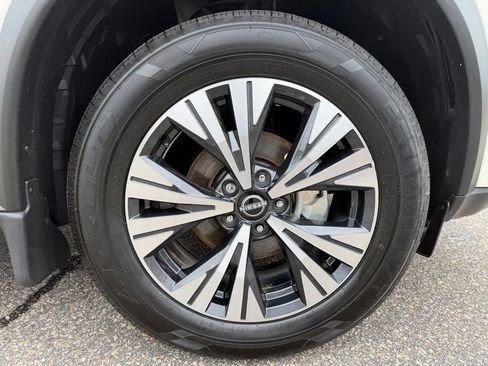 Used 2023 Nissan Rogue SV AWD/4WD image 14