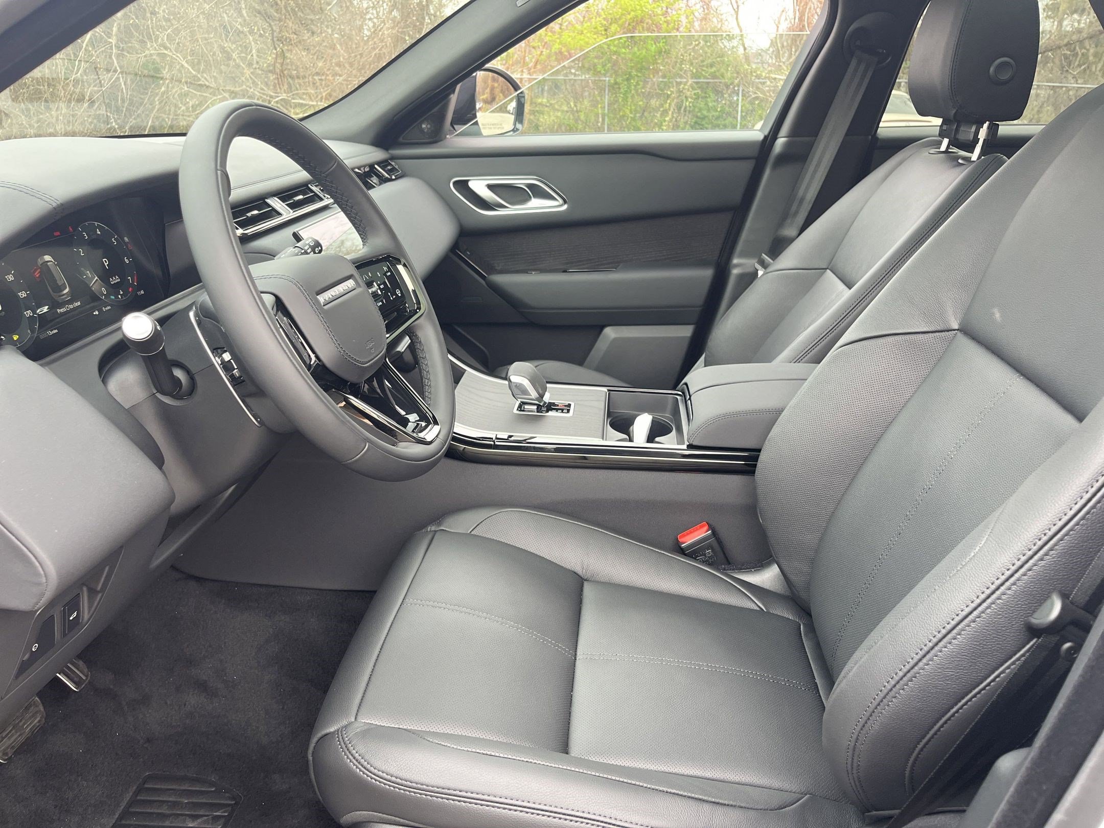 Used 2026 Land Rover Range Rover Velar Dynamic SE AWD/4WD image 4