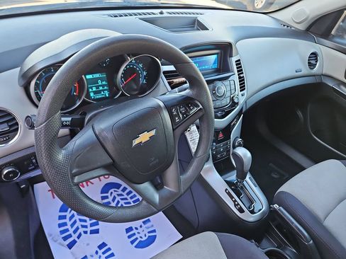 Used 2014 Chevrolet Cruze LS FWD image 12