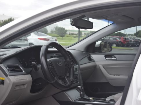 Used 2016 Hyundai Sonata SE FWD image 4