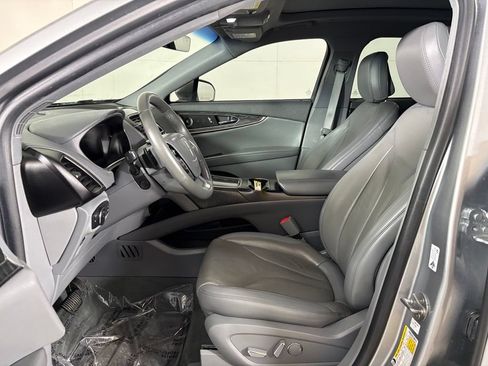Used 2020 Lincoln Nautilus Reserve FWD image 16