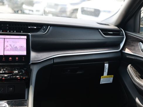 New 2025 Jeep Grand Cherokee Limited image 25