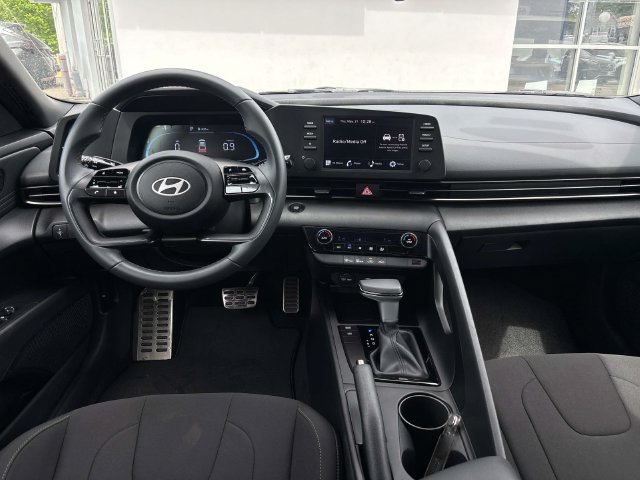 Used 2025 Hyundai Elantra Sport FWD image 10