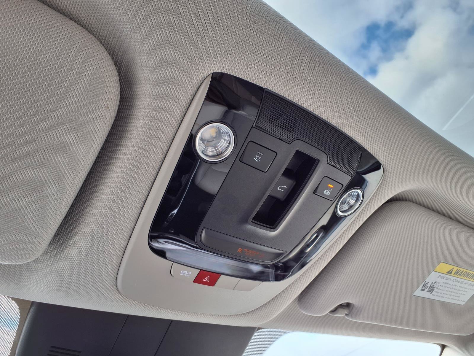 Used 2025 Kia Sorento S w/ Panoramic Sunroof Package FWD image 9