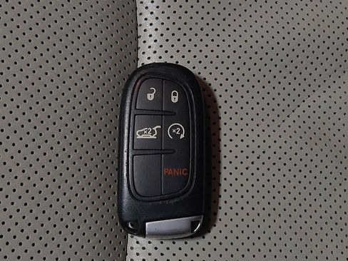 Used 2019 Jeep Cherokee Limited FWD image 32